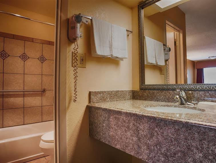 Best Western Coleman Inn Экстерьер фото